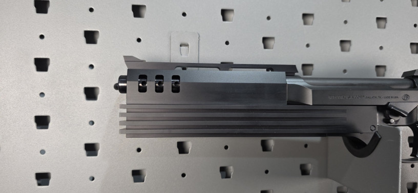 unobtainium-sla-beretta-m9a1-robocop-auto-9-kit-big-2