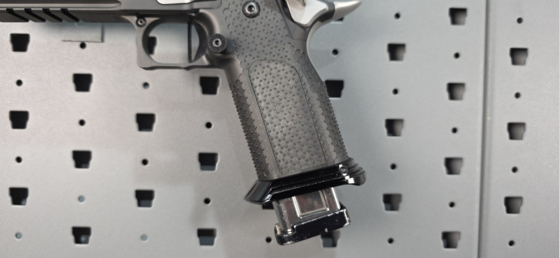 rare-atlas-gunworks-nemesis-v1-40-sw-two-tone-big-4