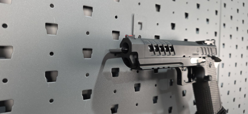 rare-atlas-gunworks-nemesis-v1-40-sw-two-tone-big-1