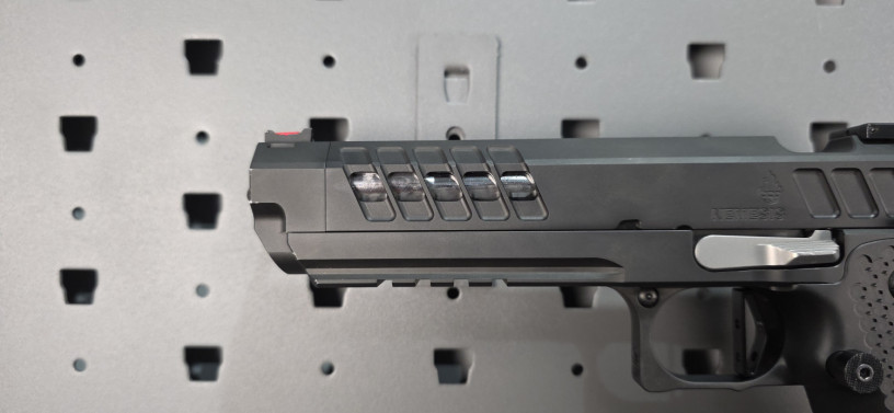 rare-atlas-gunworks-nemesis-v1-40-sw-two-tone-big-2