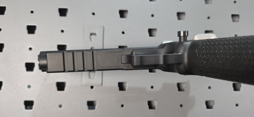 rare-atlas-gunworks-nemesis-v1-40-sw-two-tone-big-8