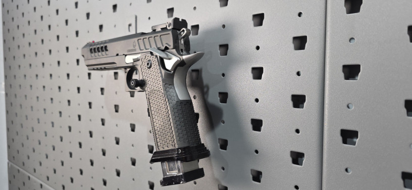 rare-atlas-gunworks-nemesis-v1-40-sw-two-tone-big-5