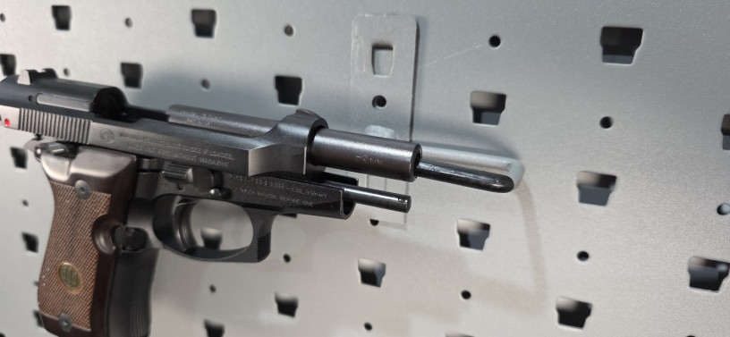 beretta-84fs-cheetah-380-acp-big-17