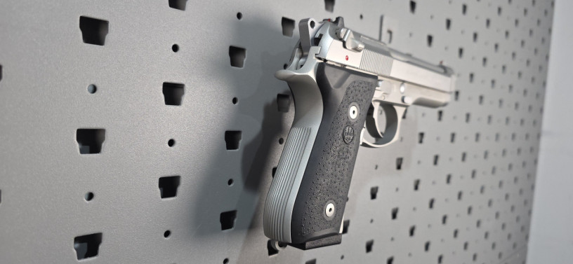 rare-beretta-92fs-inox-ghost-big-15