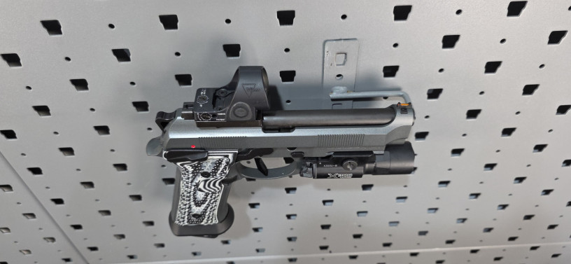 beretta-92xi-squalo-w-sro-surefire-x300-big-18