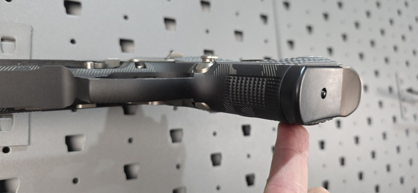 custom-beretta-m9a1-compact-blackbeards-customs-snow-topo-big-10