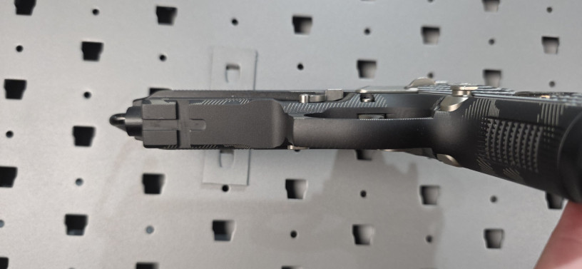 custom-beretta-m9a1-compact-blackbeards-customs-snow-topo-big-11