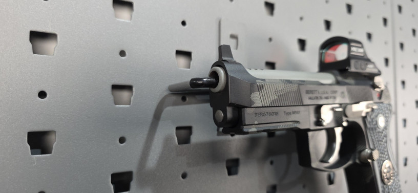 custom-beretta-m9a1-compact-blackbeards-customs-snow-topo-big-1