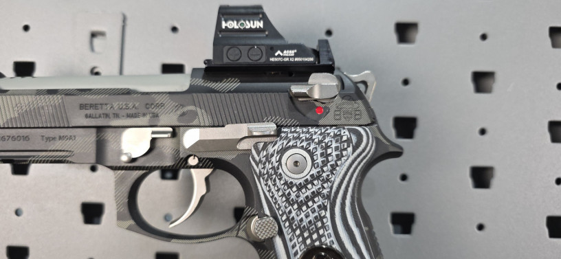 custom-beretta-m9a1-compact-blackbeards-customs-snow-topo-big-3