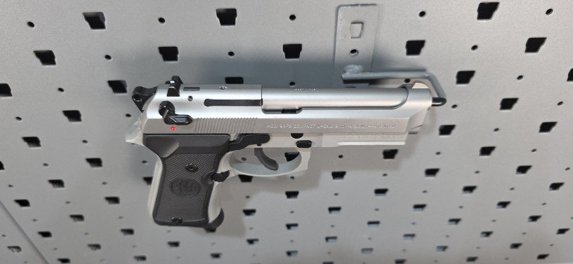 rare-beretta-m9a1-compact-inox-9mm-big-15