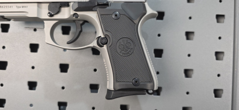 rare-beretta-m9a1-compact-inox-9mm-big-4