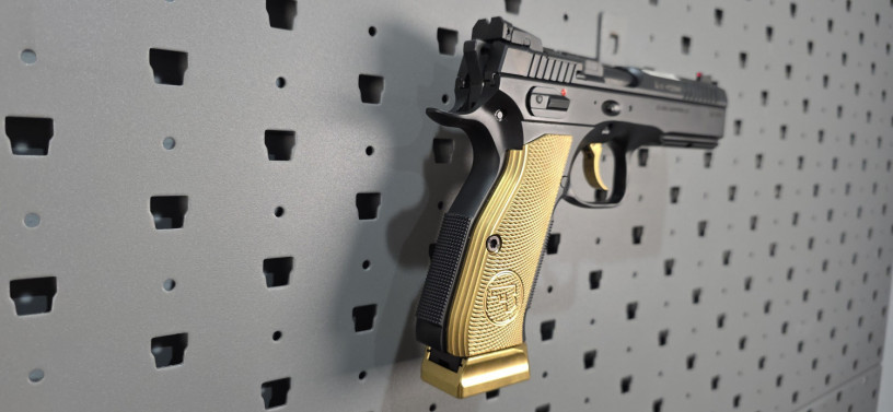 rare-cz-shadow-2-gold-digger-talo-special-edition-big-14