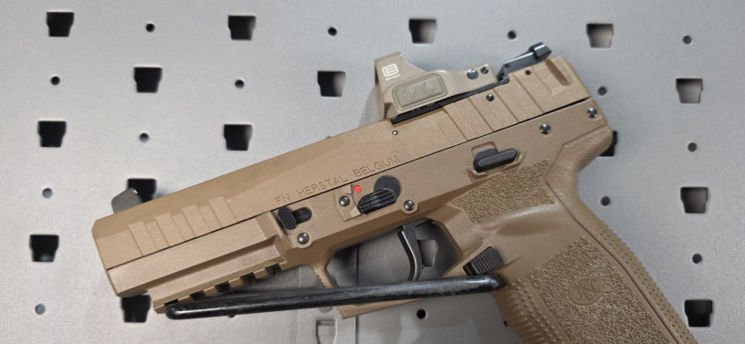fn-fiveseven-mrd-fde-57x28mm-with-eotech-e-flx-rdo-big-2