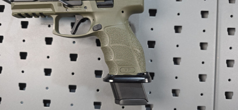 rare-heckler-koch-vp9-odg-9mm-with-extras-big-4