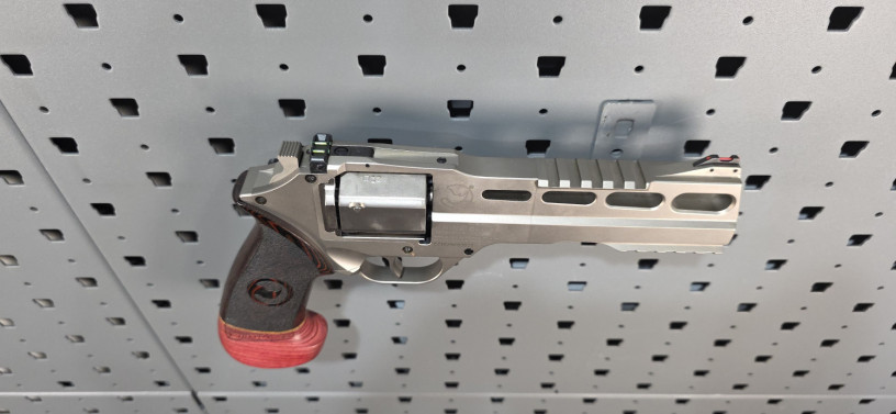 chiappa-rhino-60ds-6-barrel-357-magnum-nickel-w-hogue-match-grip-big-29