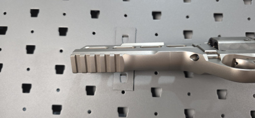 chiappa-rhino-60ds-6-barrel-357-magnum-nickel-w-hogue-match-grip-big-9