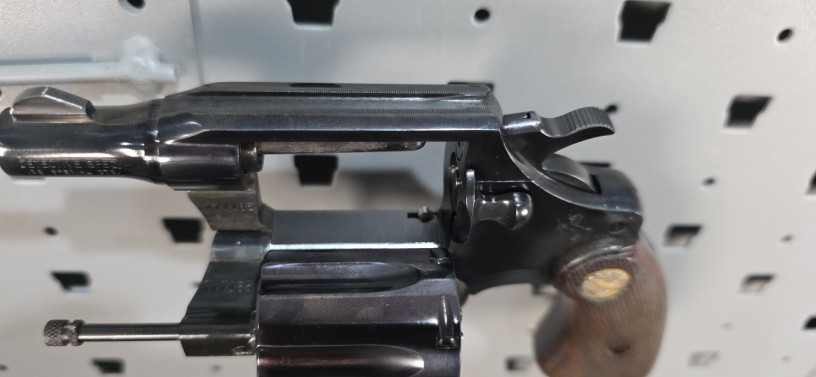 colt-detective-special-38-special-2-snub-nose-revolver-big-18