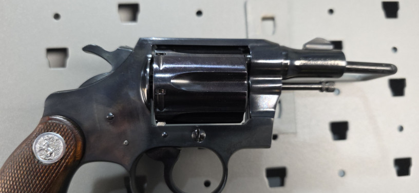 colt-detective-special-38-special-2-snub-nose-revolver-big-24