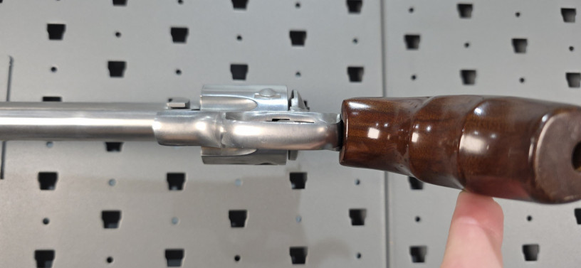 rare-dan-wesson-vh8-8-44-magnum-silhouette-revolver-big-7