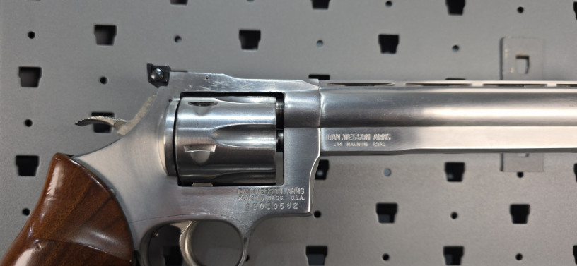 rare-dan-wesson-vh8-8-44-magnum-silhouette-revolver-big-25