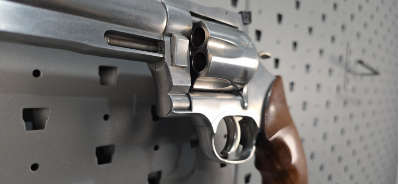 rare-dan-wesson-vh8-8-44-magnum-silhouette-revolver-big-9