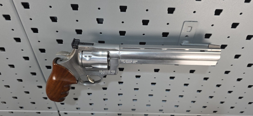 rare-dan-wesson-vh8-8-44-magnum-silhouette-revolver-big-29