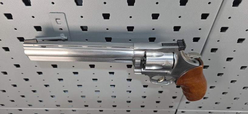 rare-dan-wesson-vh8-8-44-magnum-silhouette-revolver-big-11