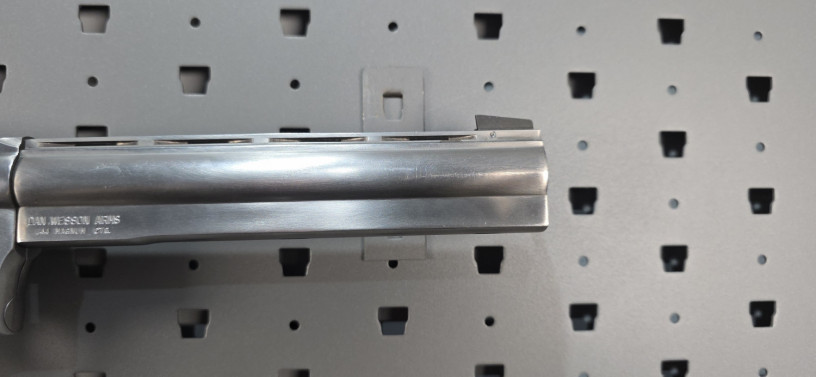 rare-dan-wesson-vh8-8-44-magnum-silhouette-revolver-big-24