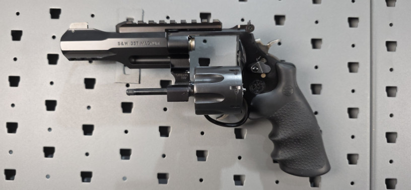smith-wesson-mp-r8-357-magnum-8-shot-revolver-scandium-big-11