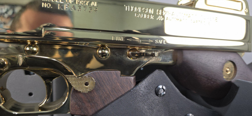 shiny-24k-gold-plated-auto-ordnance-m1927-a1-thompson-tommy-gun-45-acp-big-15