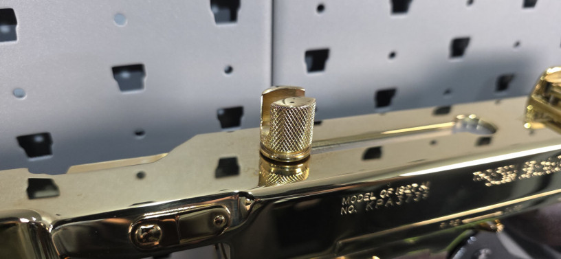 shiny-24k-gold-plated-auto-ordnance-m1927-a1-thompson-tommy-gun-45-acp-big-27