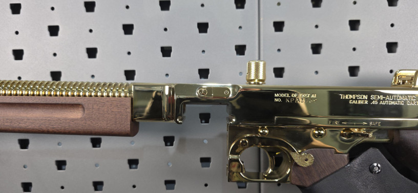 shiny-24k-gold-plated-auto-ordnance-m1927-a1-thompson-tommy-gun-45-acp-big-5
