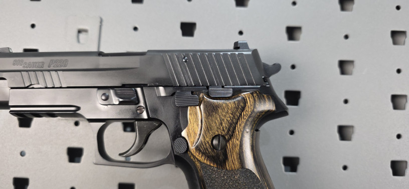 rare-sig-sauer-german-frame-p226-blackwater-usa-edition-9mm-big-3