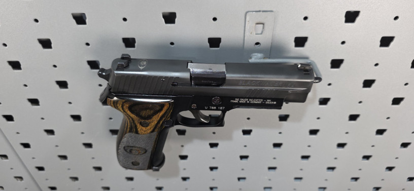 rare-sig-sauer-german-frame-p226-blackwater-usa-edition-9mm-big-15