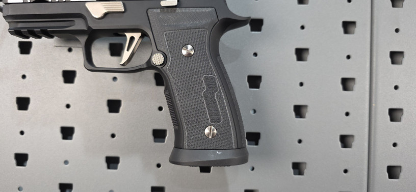 rare-sig-sauer-custom-works-p320-equinox-axg-9mm-big-4