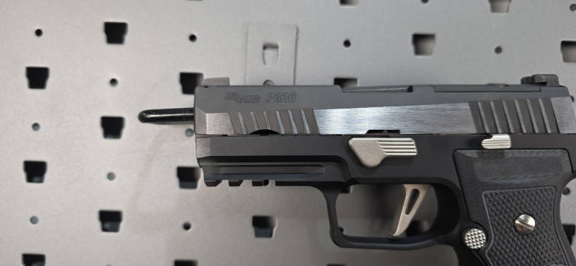 rare-sig-sauer-custom-works-p320-equinox-axg-9mm-big-2