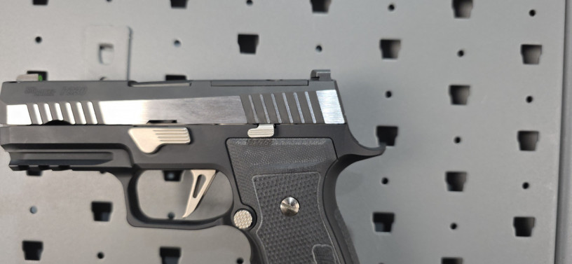 rare-sig-sauer-custom-works-p320-equinox-axg-9mm-big-3