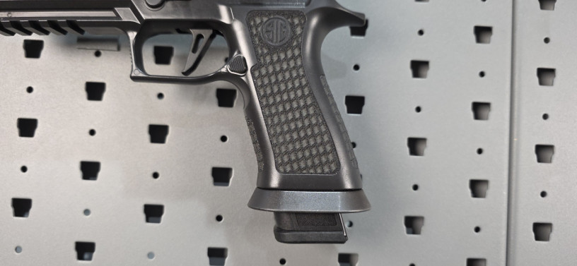 rare-sig-sauer-custom-works-p320-spectre-comp-blackout-9mm-big-4