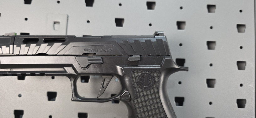 rare-sig-sauer-custom-works-p320-spectre-comp-blackout-9mm-big-3