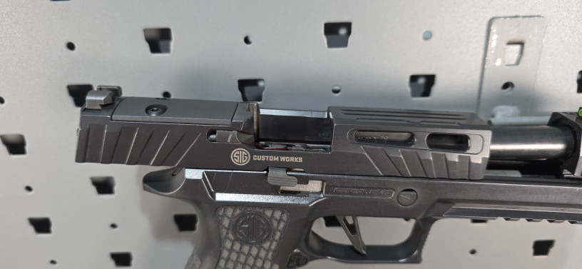 rare-sig-sauer-custom-works-p320-spectre-comp-blackout-9mm-big-20