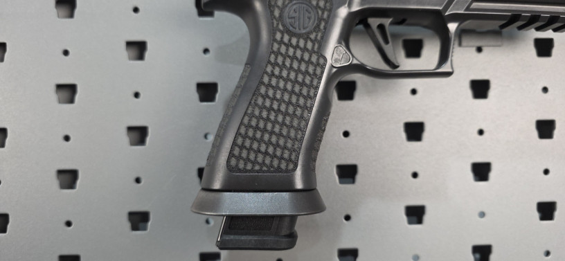 rare-sig-sauer-custom-works-p320-spectre-comp-blackout-9mm-big-13