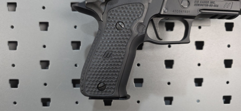 ultra-rare-zev-technologies-x-sig-sauer-p226-zev-9mm-w-sig-romeo1-pro-big-15