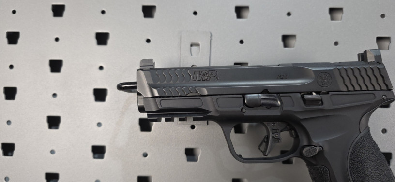 rare-smith-wesson-mp-9-metal-black-leo-model-9mm-big-2