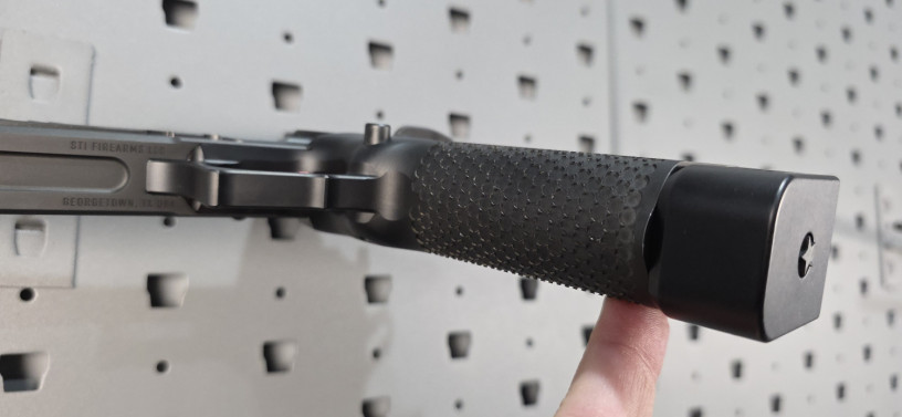 sti-staccato-p-2011-steel-frame-9mm-w-steel-cheely-grip-red-dirt-trigger-hsun-508t-big-7