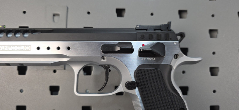 tanfoglio-defiant-10mm-match-pistol-w-case-accessories-big-3