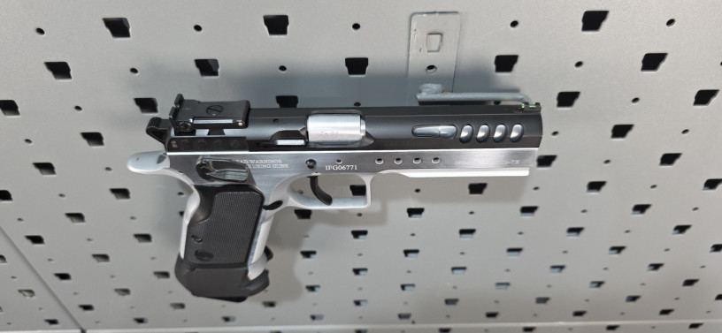 tanfoglio-defiant-10mm-match-pistol-w-case-accessories-big-16