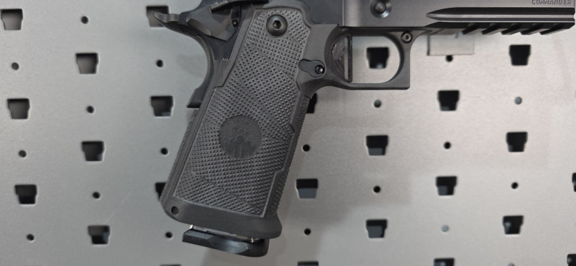 watchtower-apache-commander-425-2011-9mm-optic-ready-big-13