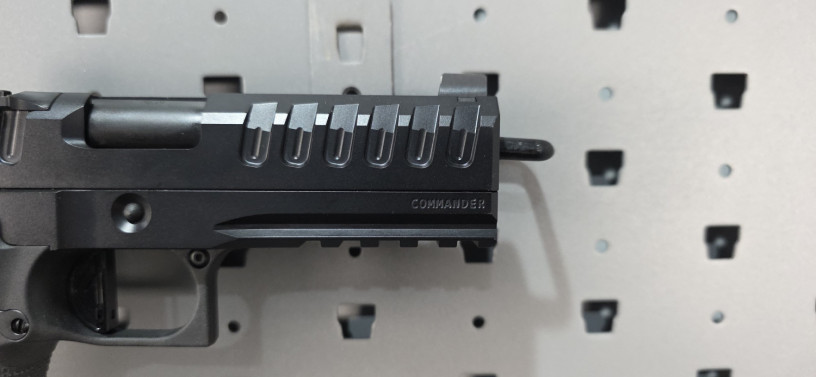 watchtower-apache-commander-425-2011-9mm-optic-ready-big-11