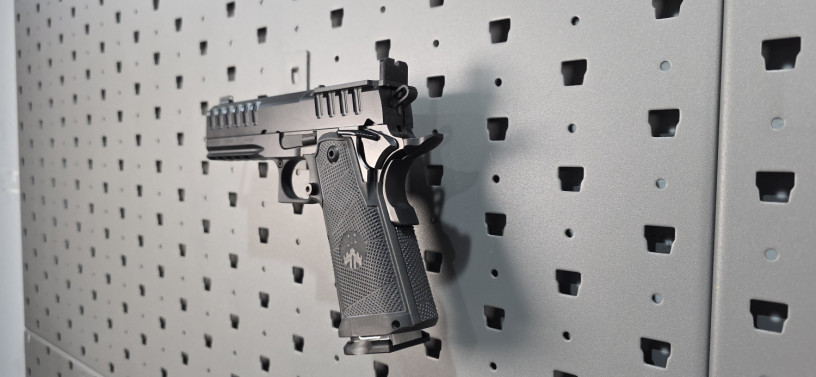 watchtower-apache-commander-425-2011-9mm-optic-ready-big-5