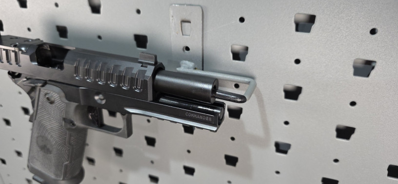 watchtower-apache-commander-425-2011-9mm-optic-ready-big-17